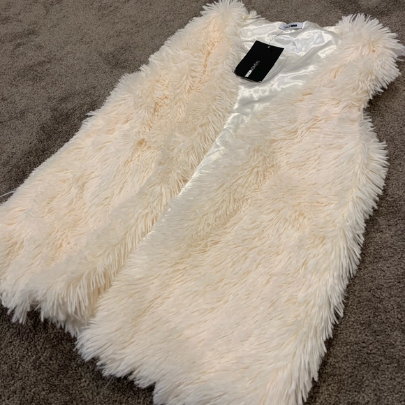 Fashion nova Faux fur vest - Picture 2 of 5